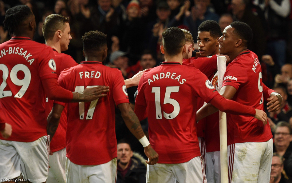 ليستر يسقط على أرضه.. ويونايتد وتشيلسي يعودان للانتصارات