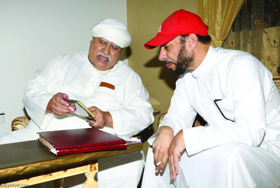 مدرجات أسمنتية وخشبية.. والتذكرة بـ 4 ريالات