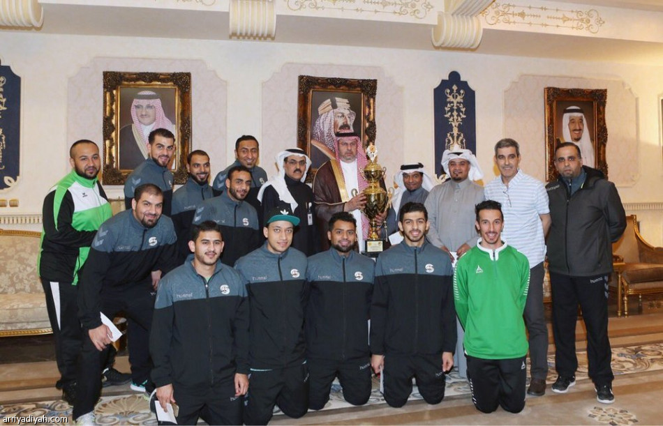الأمير عبدالله بن مساعد يكرم فريق النور الفائز بكأس آسيا لكرة اليد