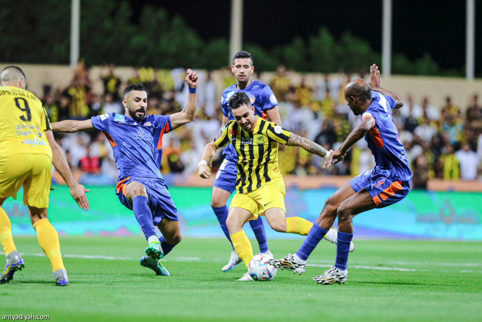 انتزع نقاط الفيحاء..
الاتحاد يلحق بالنصر والهلال