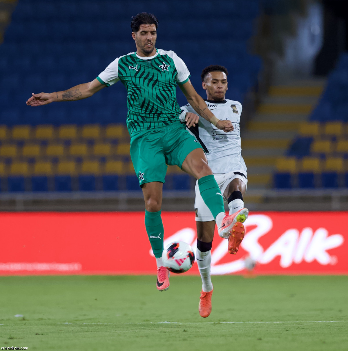 إلينيخينا يعبر بالاتحاد