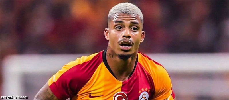 نادي الشباب السعودي يتفاوض مع اللاعب الجابوني ماريو ليمينا لتعزيز خط الوسط