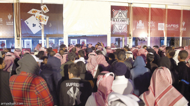 صورة التقطت أمس للمشاركين في بطولة شتاء الرياض للبلوت لتسلم البطاقات التعريفية الخاصة التي تخول لهم دخول المنافسة رسميًّا في البطولةتصوير: عبد الرحمن السالم