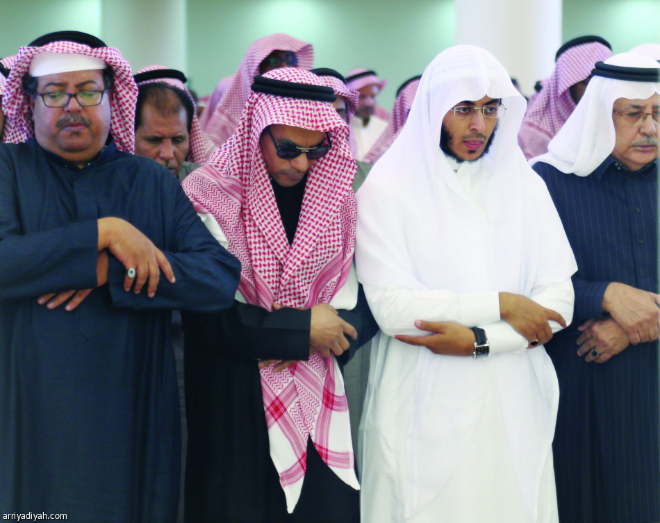 في رحيل الأستاذ.. الوجوه حزينة