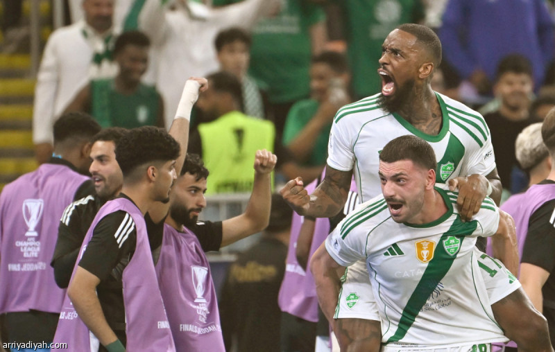 الأهلي يعبر إلى النهائي ويعادل منجز الاتحاد والهلال