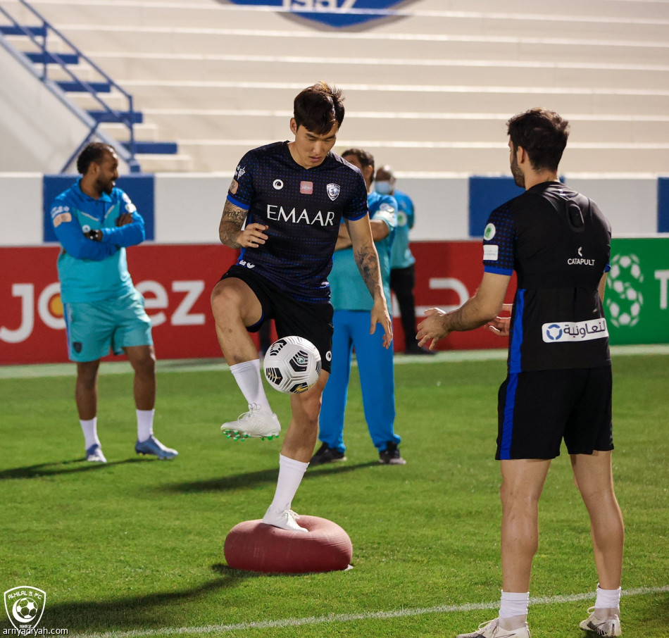 أجانب الهلال يتقدمون عودة الفريق