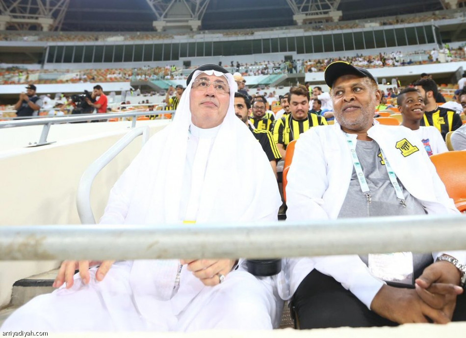 الاتحاد يتمسك بالصدارة بفوزه على الباطن