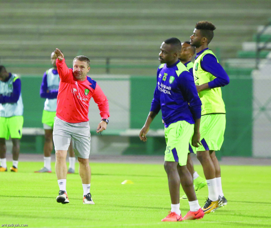 الأهلي يفقد باخشوين وسوزا أمام الشعلة