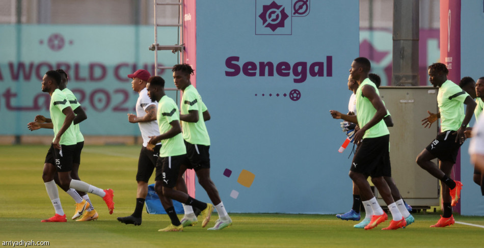 قطر للتمسك بآمال البقاء أمام السنغال
