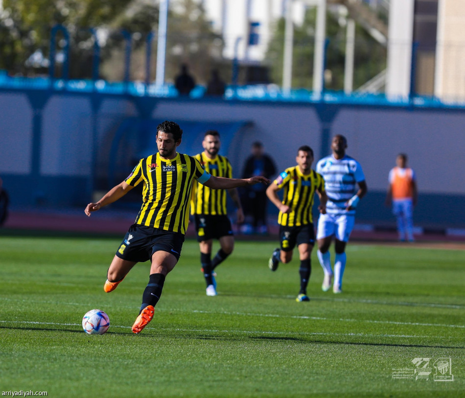 كورنادو يهدي الاتحاد نقاط الطائي