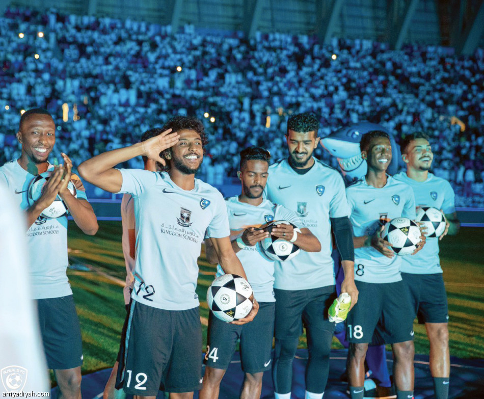 19 ألفا
يستقبلون الهلاليين الجدد