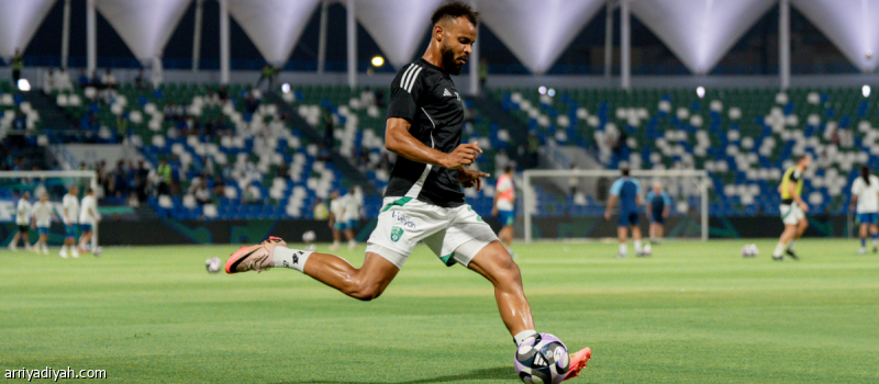 الأهلي يقترب من تجديد عقد علي مجرشي وسط تقدم في المفاوضات