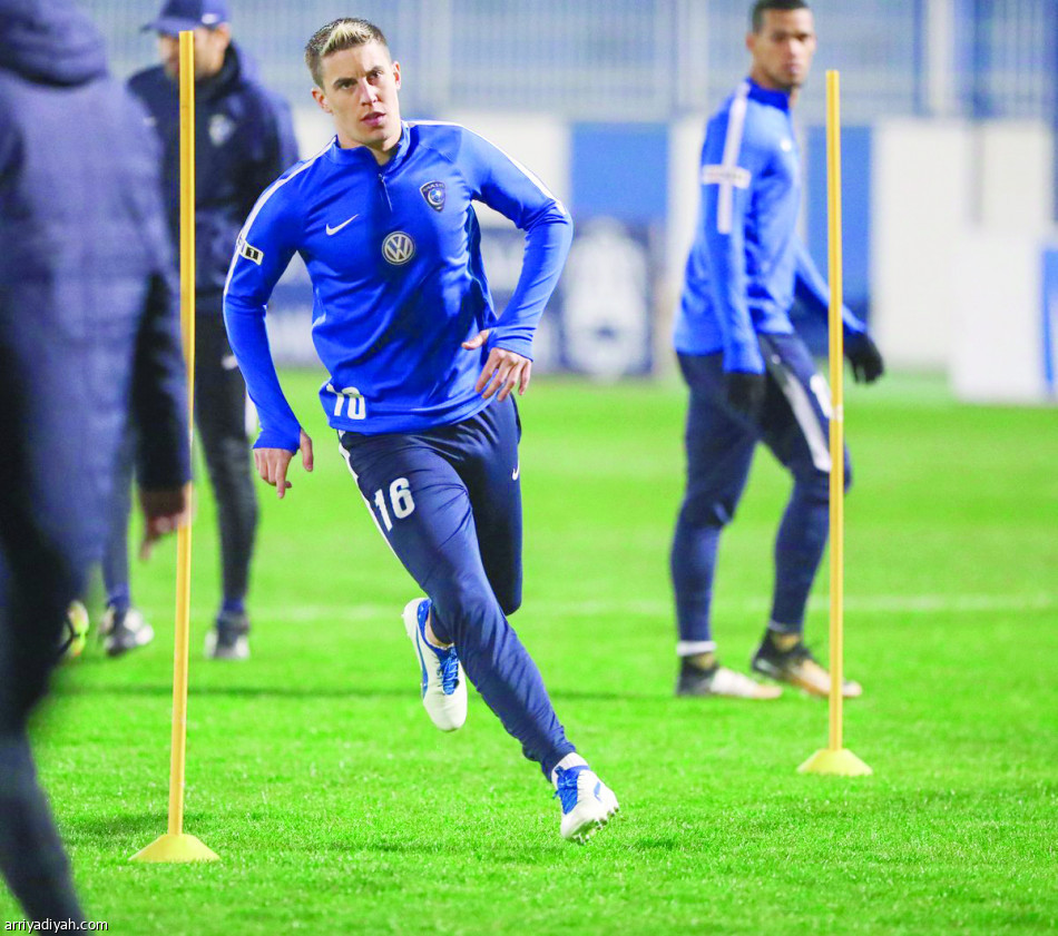 المتصدر يلعب بـ 5 مدافعين أمام الاتحاد