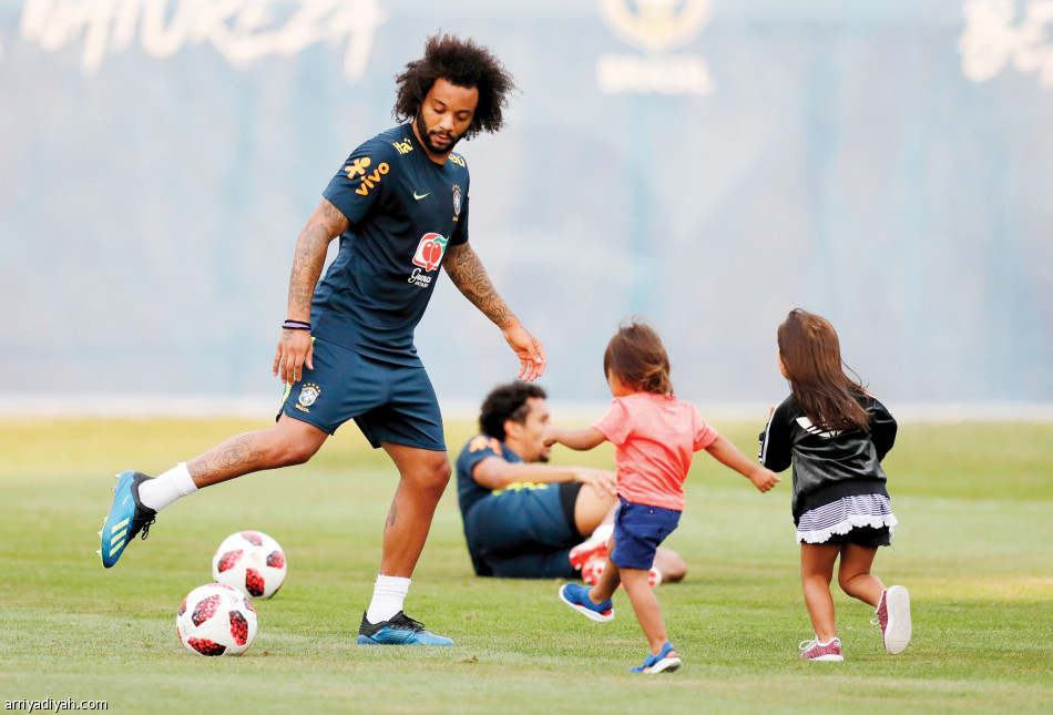 الأطفال
يشعلون تدريبات البرازيل