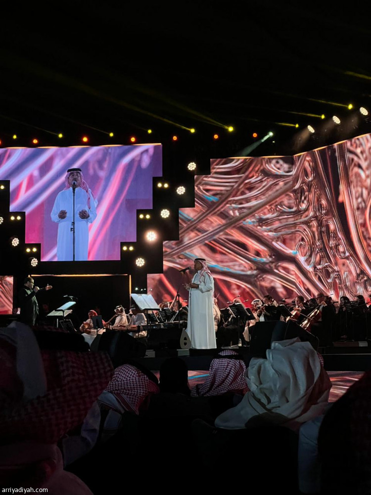 فنان العرب يفتتح مسرح «سمرة»