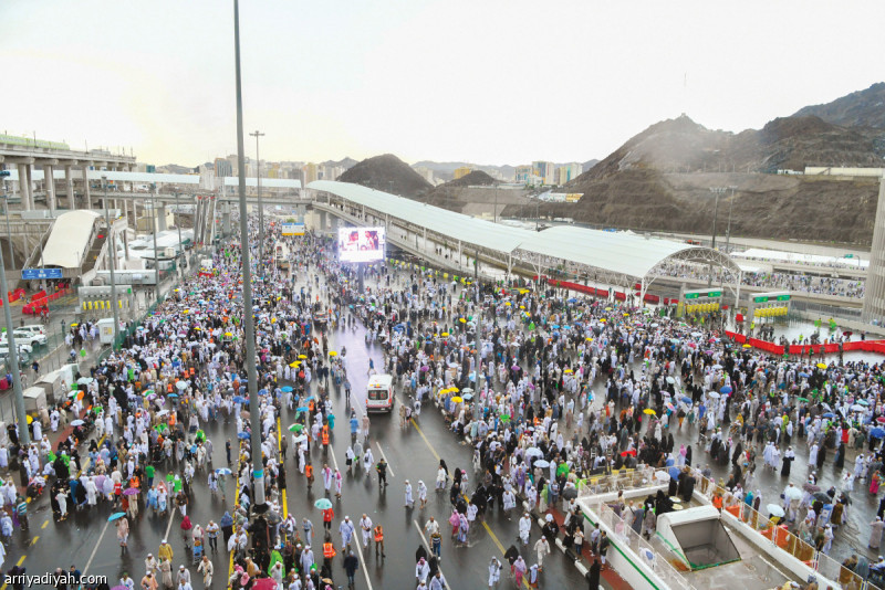 صورة التقطت أمس لجموع الحجيج في أول أيام التشريق في منىتصوير: محمد المانع
