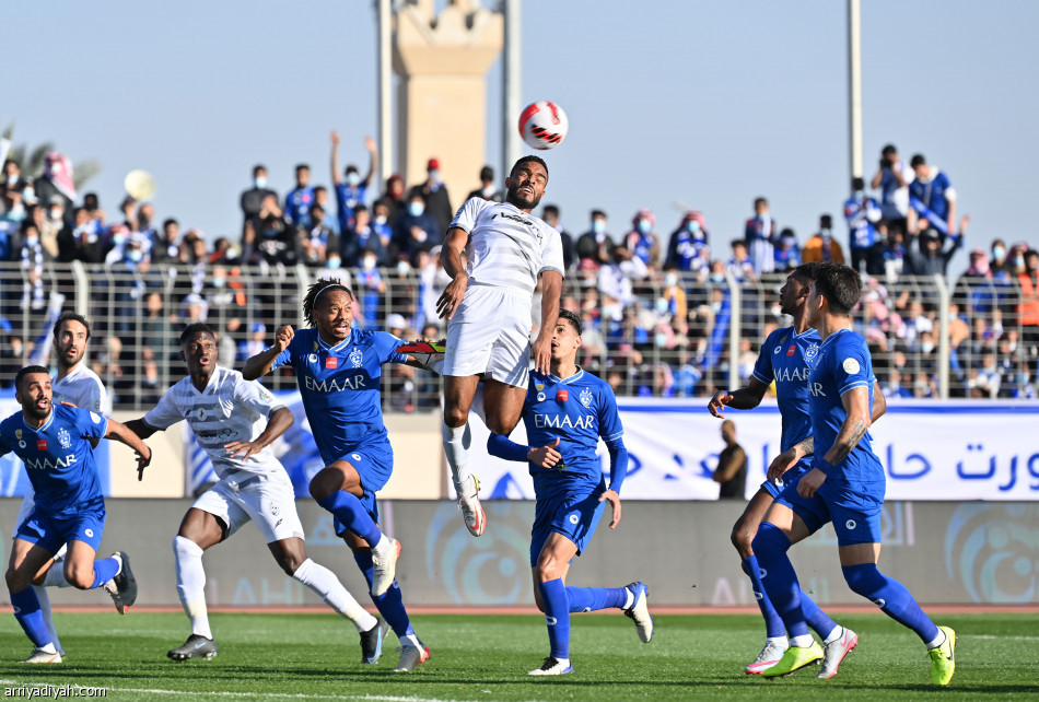 الهلال يقسو على الطائي برباعية