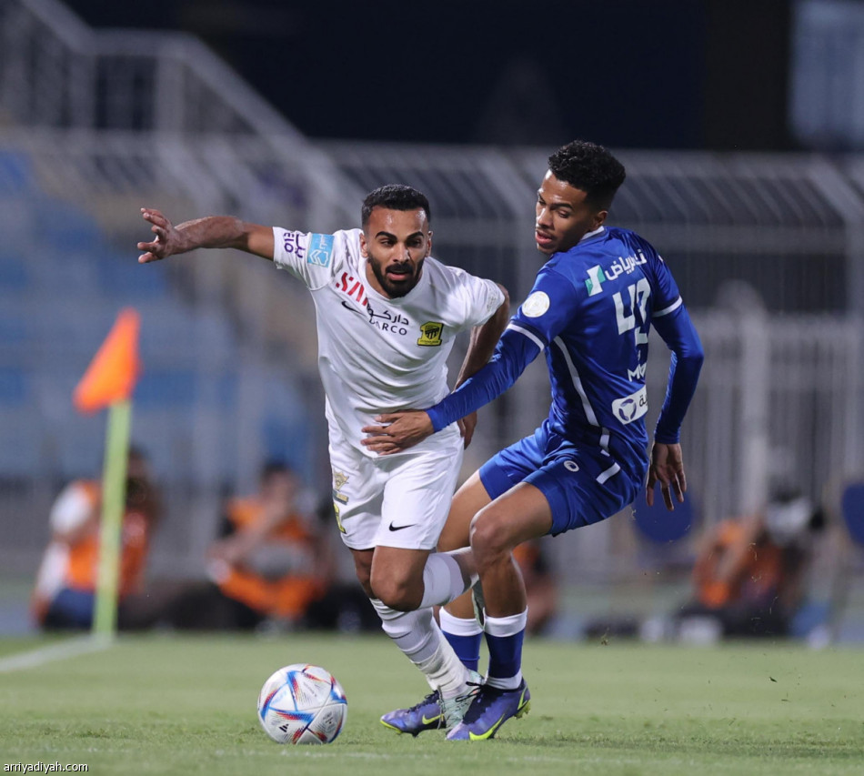 الهلال يحبط الاتحاد.. ويشعل الدوري