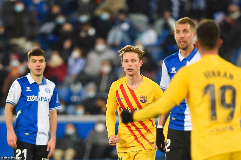 دي يونج يهدي برشلونة نقاط ألافيس