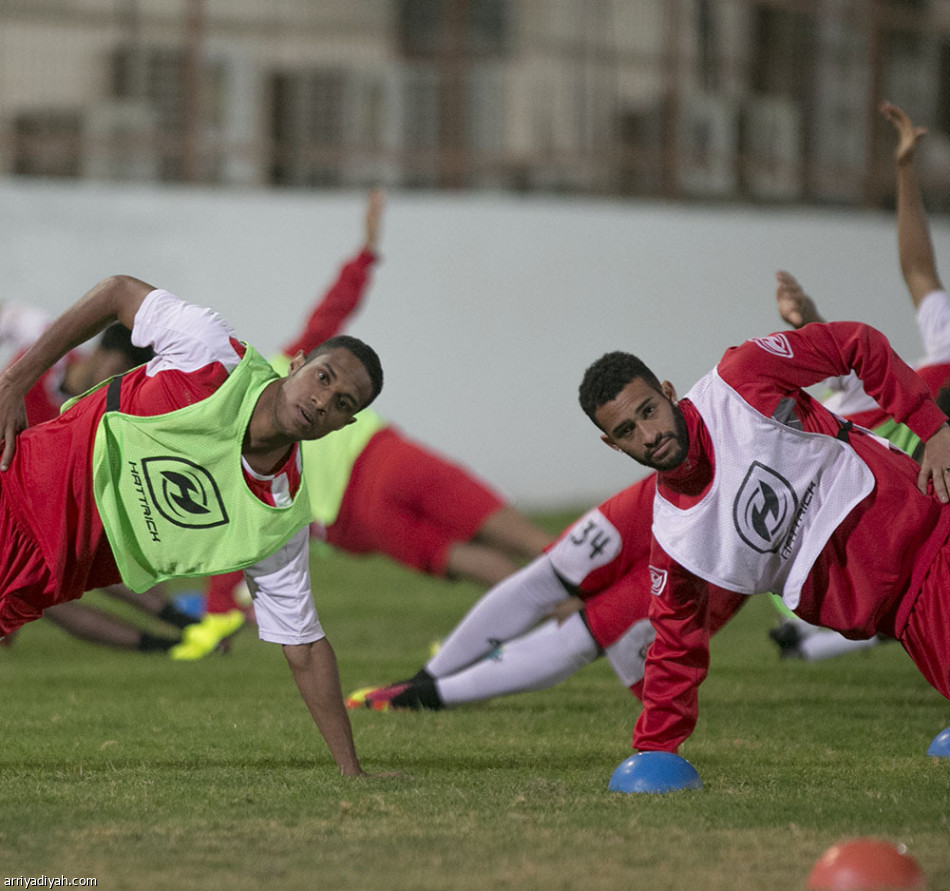 مدرب الرائد يكثف التدريبات التكتيكية إستعدادا للهلال