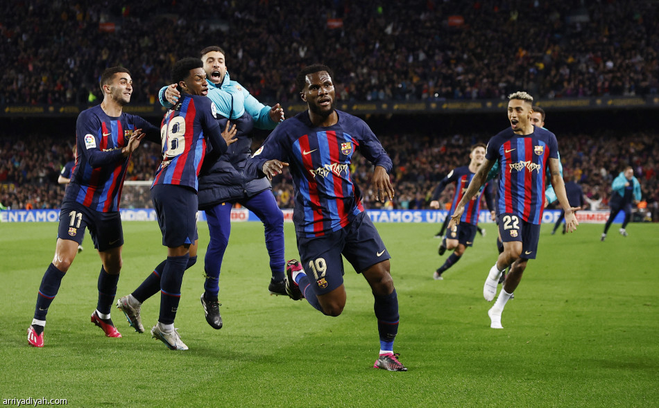 برشلونة يحسم الكلاسيكو.. ويقترب من ذهب الليجا