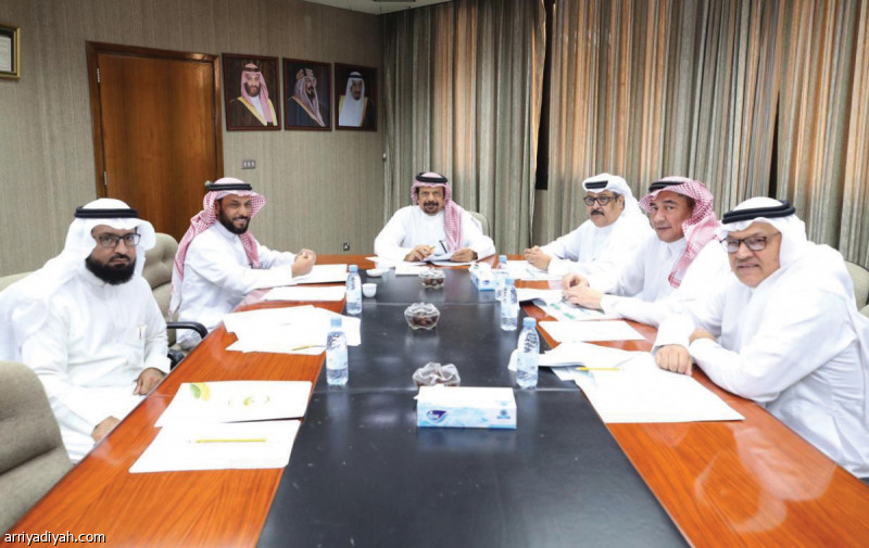 صورة التقطت أمس من اجتماع الاتحاد السعودي للكرة الطائرة والذي أعلن من خلاله المشاركات الخارجية (المركز الإعلامي ـ اتحاد الطائرة)
