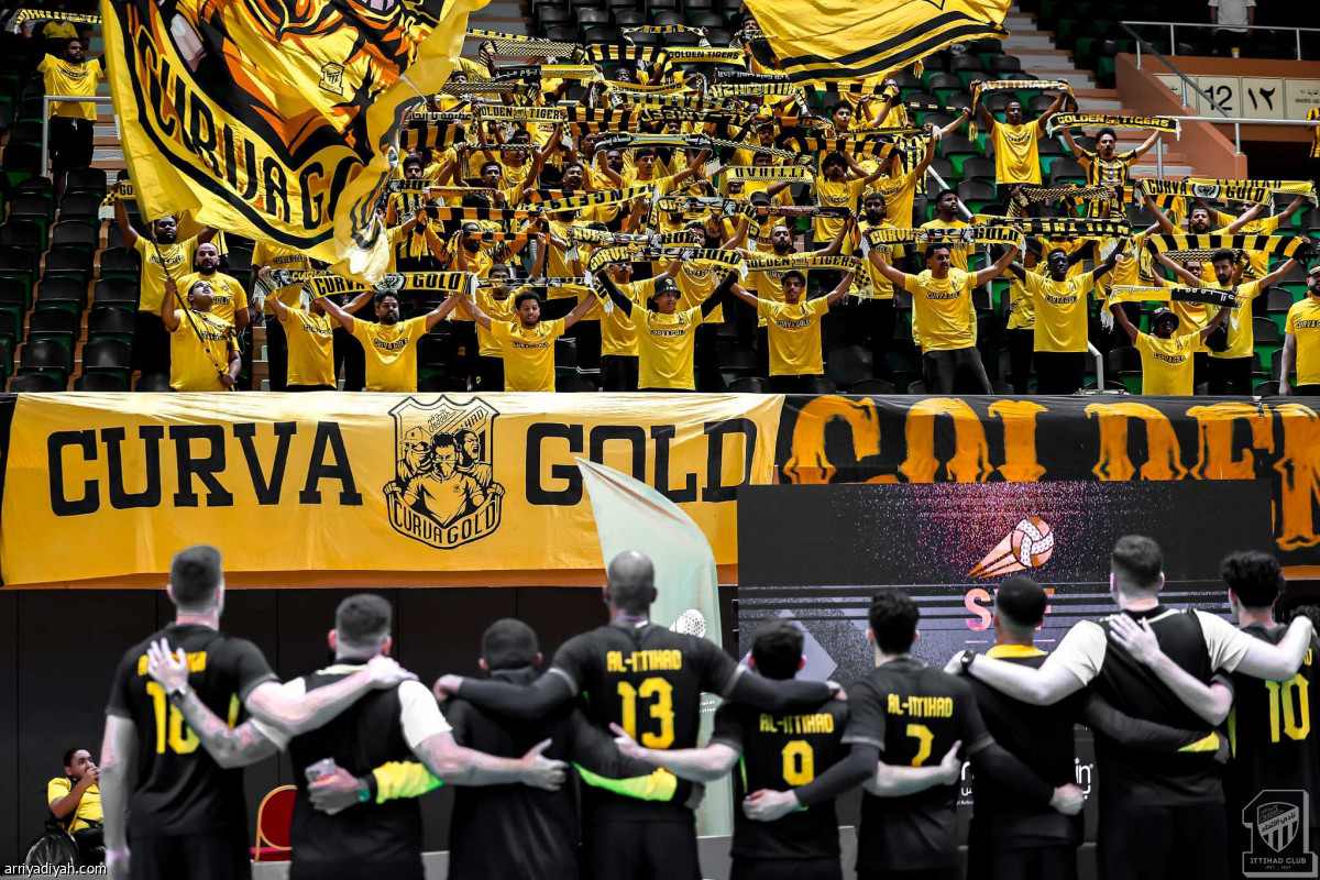 النخبة بين عملاقين