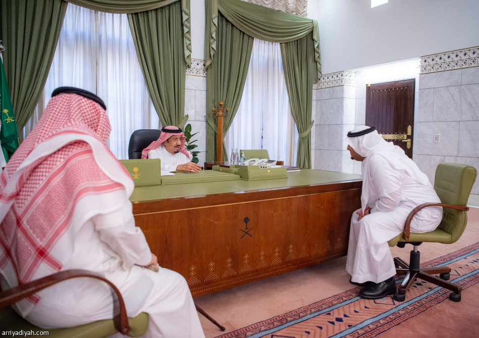 Der Hüter der beiden Heiligen Moscheen besucht das Hauptquartier des Emirats Riad und den Masmak-Palast