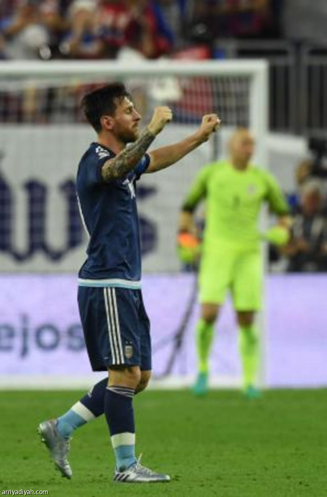 ميسي يجتاز باتيستوتا وينفرد بلقب الهداف التاريخي للتانجو الأرجنتيني