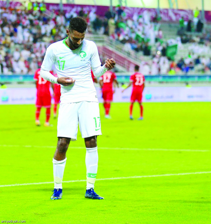 في الصورة التي التقطت أمس فراس البريكان يحتفل بعد تسجيله الهدف الأول، ويؤدي حركة العزف (المركز الإعلامي ـ المنتخب السعودي)