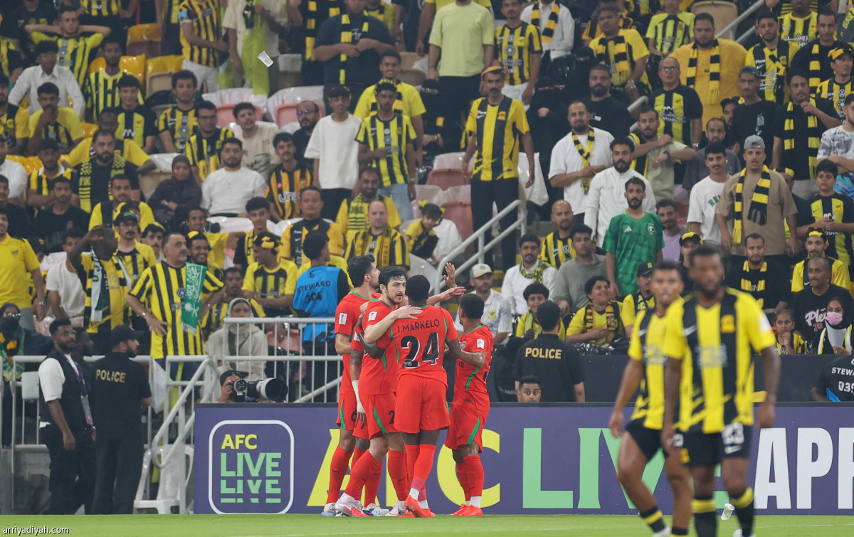 الاتحاد يتعثر