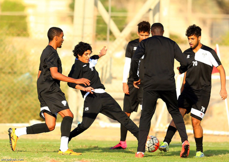 ديمول يجبر لاعبي هجر على قفز الحواجز