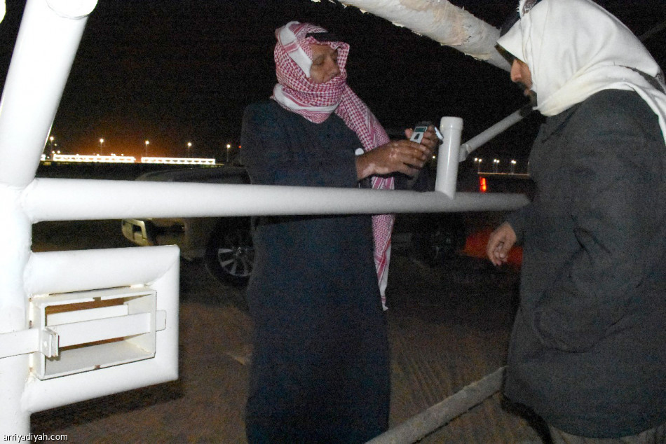مبيت الإبل.. 15 شخصا و30 كاميرا