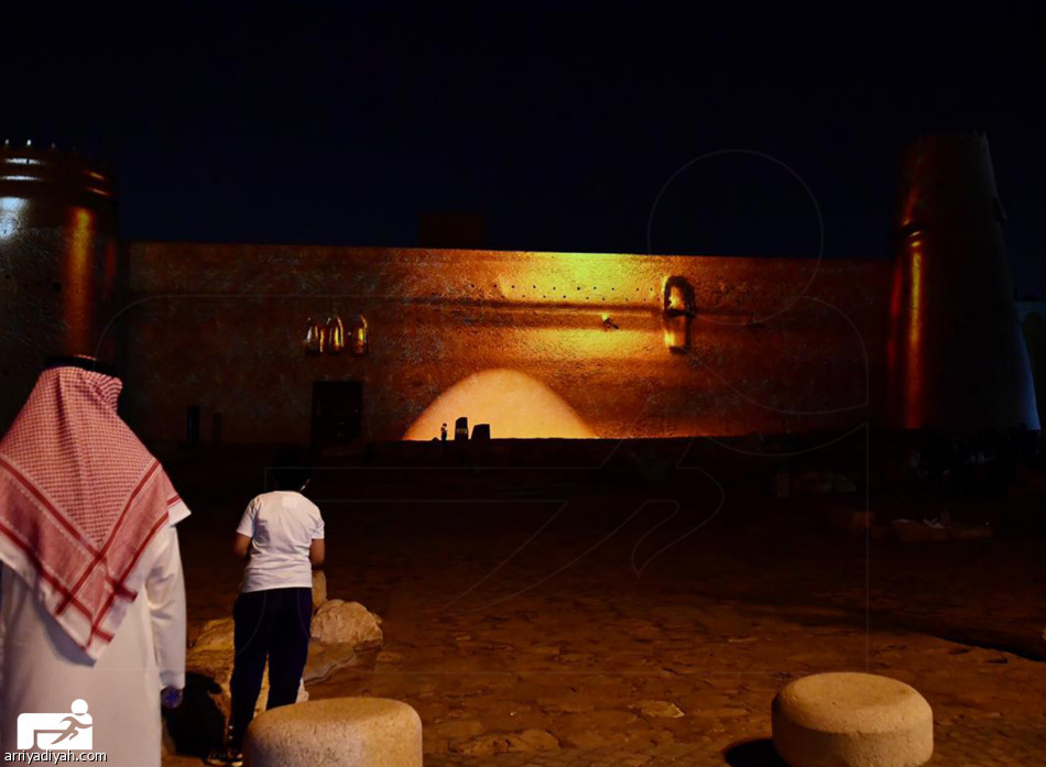 الرزيزا.. شارك أعمال الـ«100 عام».. ورسم فنه على جدران المصمك