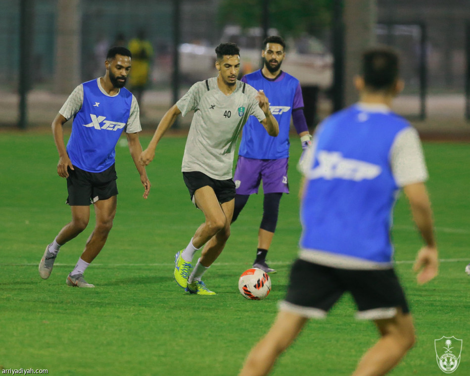 الزبيدي يشارك في تدريبات الأهلي