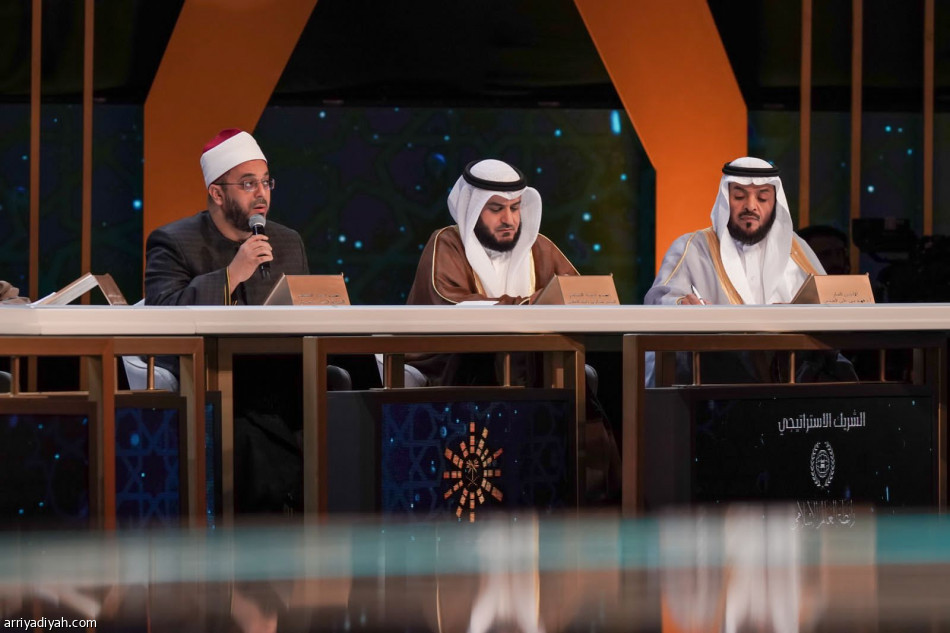 «عطر الكلام».. متسابق يقصي مدربا للأئمة والخطباء