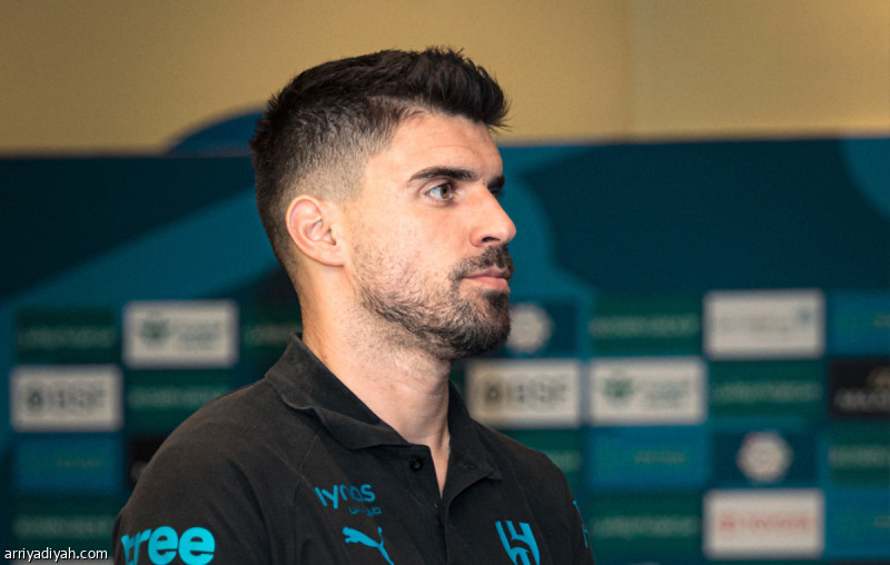 الهلال يهدد النصر بتشكيل التتويج