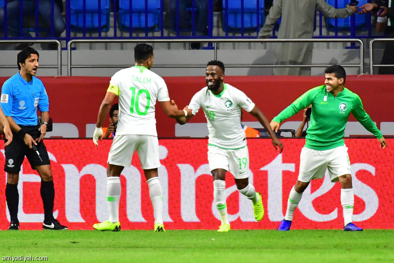 الصقور يحلقون إلى دور الـ 16