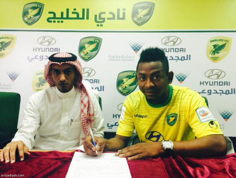 الخليج يعزز أطرافه بلاعب الأهلي سامر سالم