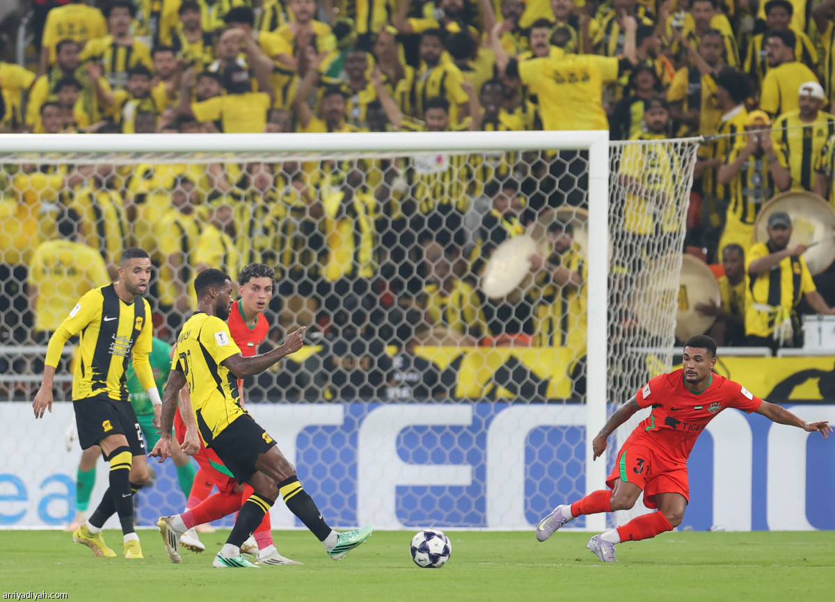 الاتحاد يتعثر