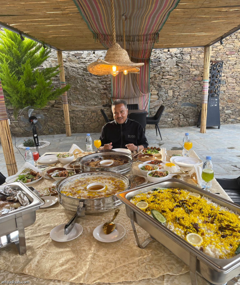 Muhammad Abdo Enjoys Southern Cuisine and Recalls Memories in Souda Asir