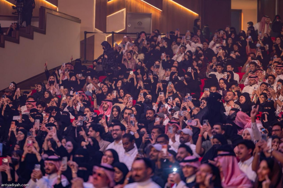 عاشور يسلطن مسرح المفاتحة بـ«هيجيلي موجوع»