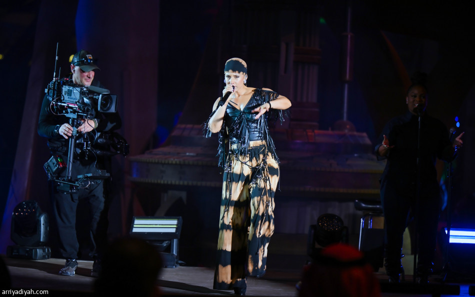 أمير الرياض يفتتح «Six Flags» في القدية