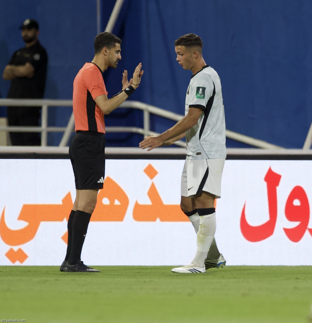 إلينيخينا يعبر بالاتحاد