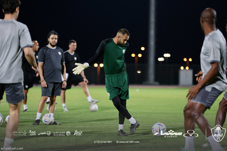 الطائي ينهي تحضيرات مواجهة الهلال