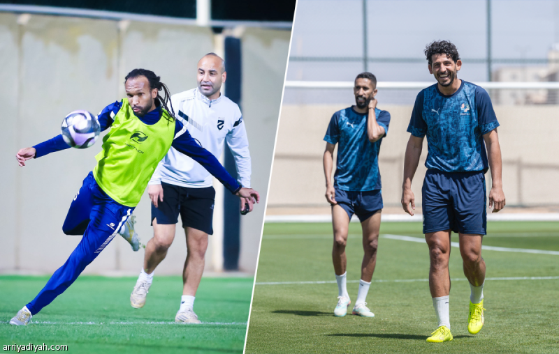 صراع بين لاعبين من الفريقين