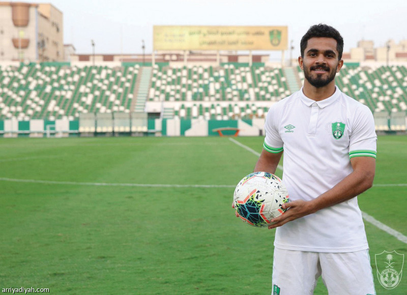 المعيني:
رفضت الهلال واخترت الأهلي