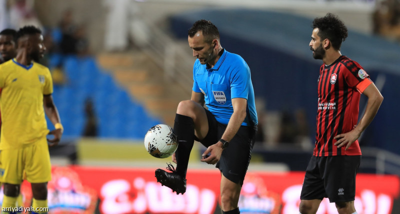 الرائد يتعجب من أخطاء «VAR» المتكررة