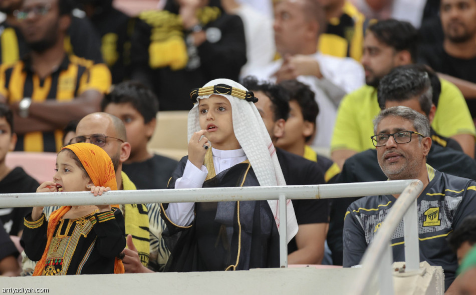 الرائد يوقف الاتحاد.. ويقدم هدية إلى النصر