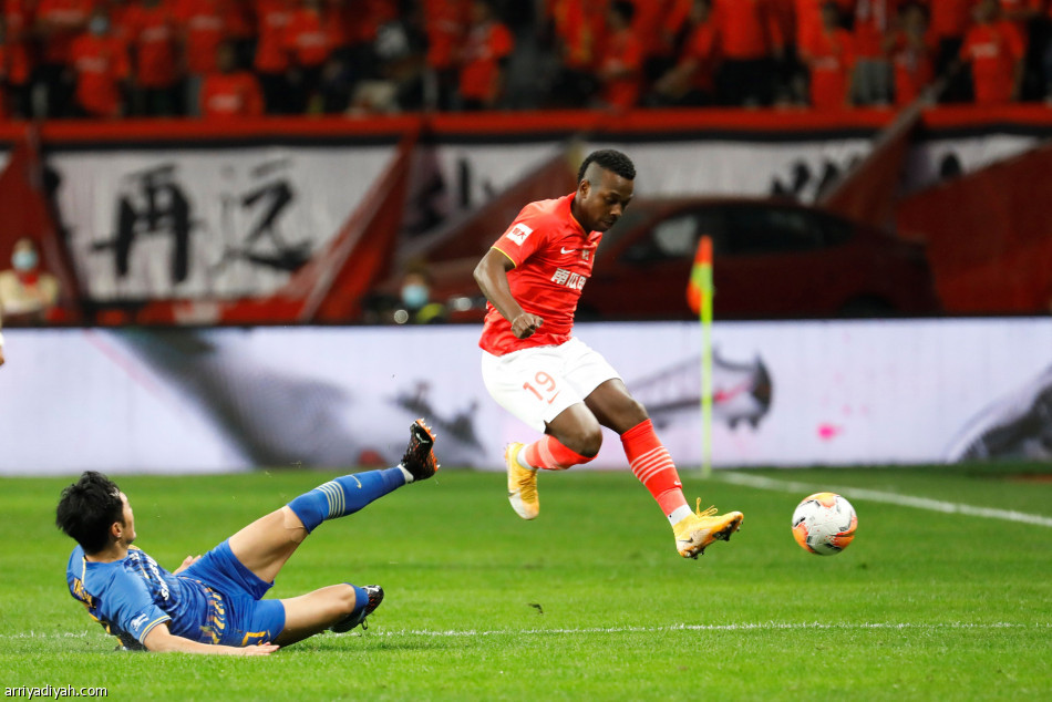 كوزمين يتوج بطلا للدوري الصيني مع جيانجسو